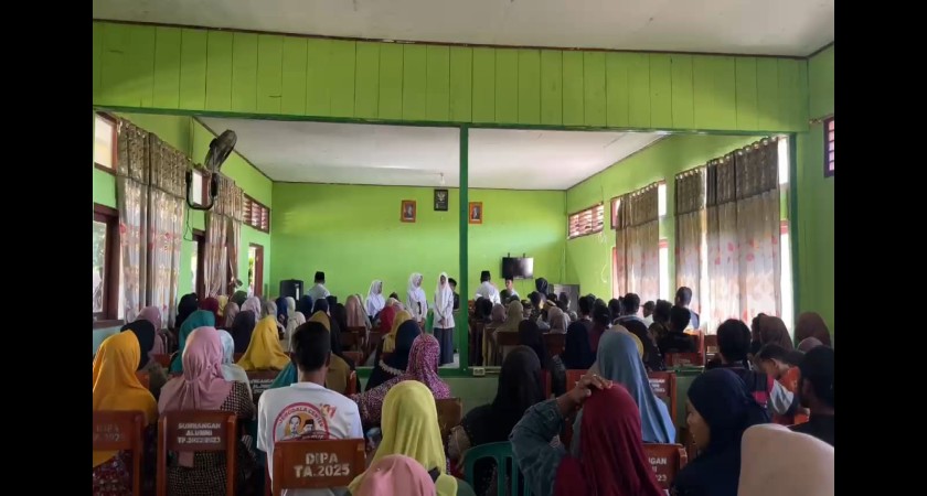 Prestasi Akademik hingga Juara Voli Warnai Pembagian Rapor MTsN Manggarai