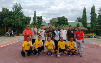 Semangat Tim Voli MTs Negeri Manggarai!