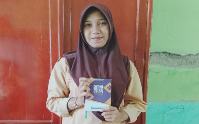 Siswa Putri Liyana Zahirah Selesaikan Hafalan Juz 30